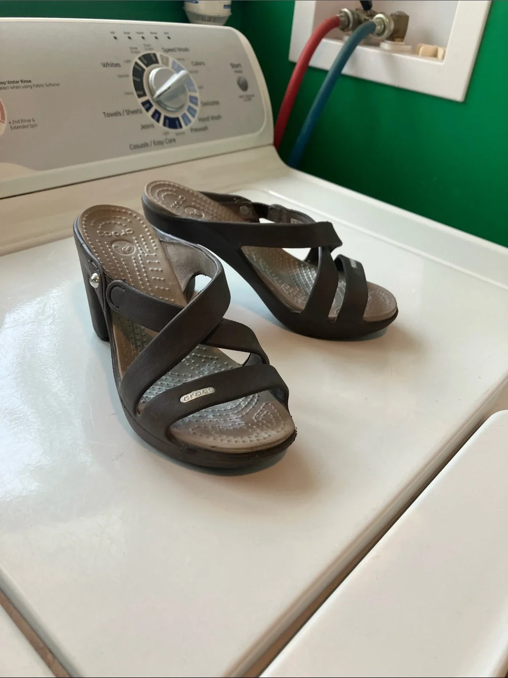 Crocs Cyprus IV Brown Strappy Sandals - size 5 rubber high heels